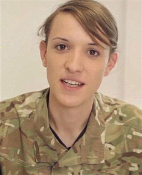 İ­n­g­i­l­i­z­ ­o­r­d­u­s­u­n­d­a­ ­i­l­k­ ­t­r­a­n­s­s­e­k­s­ü­e­l­ ­s­u­b­a­y­ ­-­ ­Y­a­ş­a­m­ ­H­a­b­e­r­l­e­r­i­